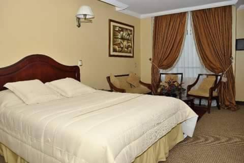Hotel Prado Internacional Лоха Екстериор снимка