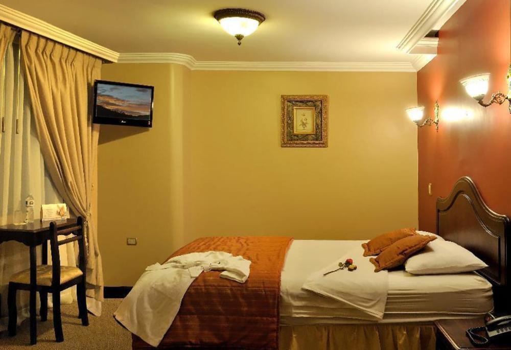 Hotel Prado Internacional Лоха Екстериор снимка
