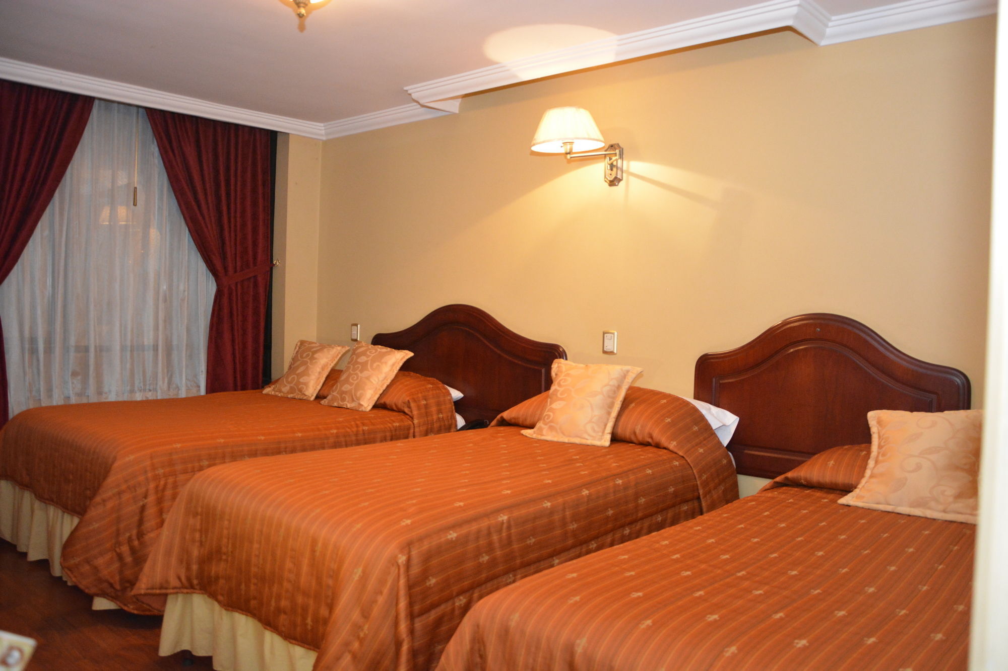 Hotel Prado Internacional Лоха Екстериор снимка